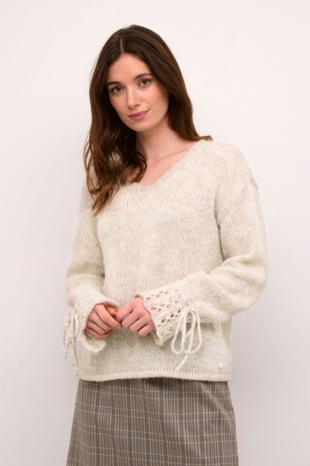 Chandail lainage vol V et boucle à la manche - CR10612873BM - Cream